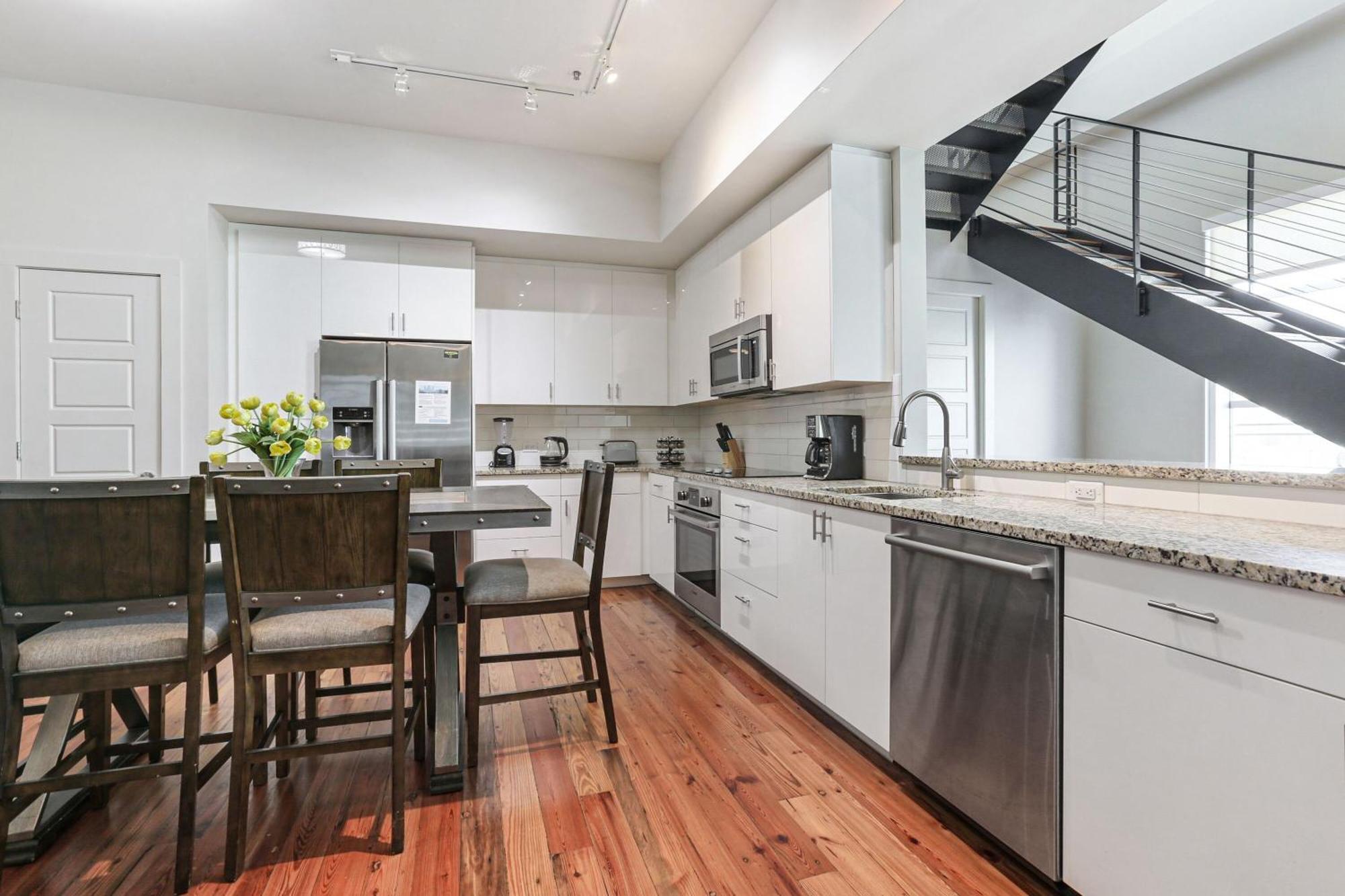 Upscale Condos And Penthouses Close To Canal And Bourbon St New Orleans Esterno foto