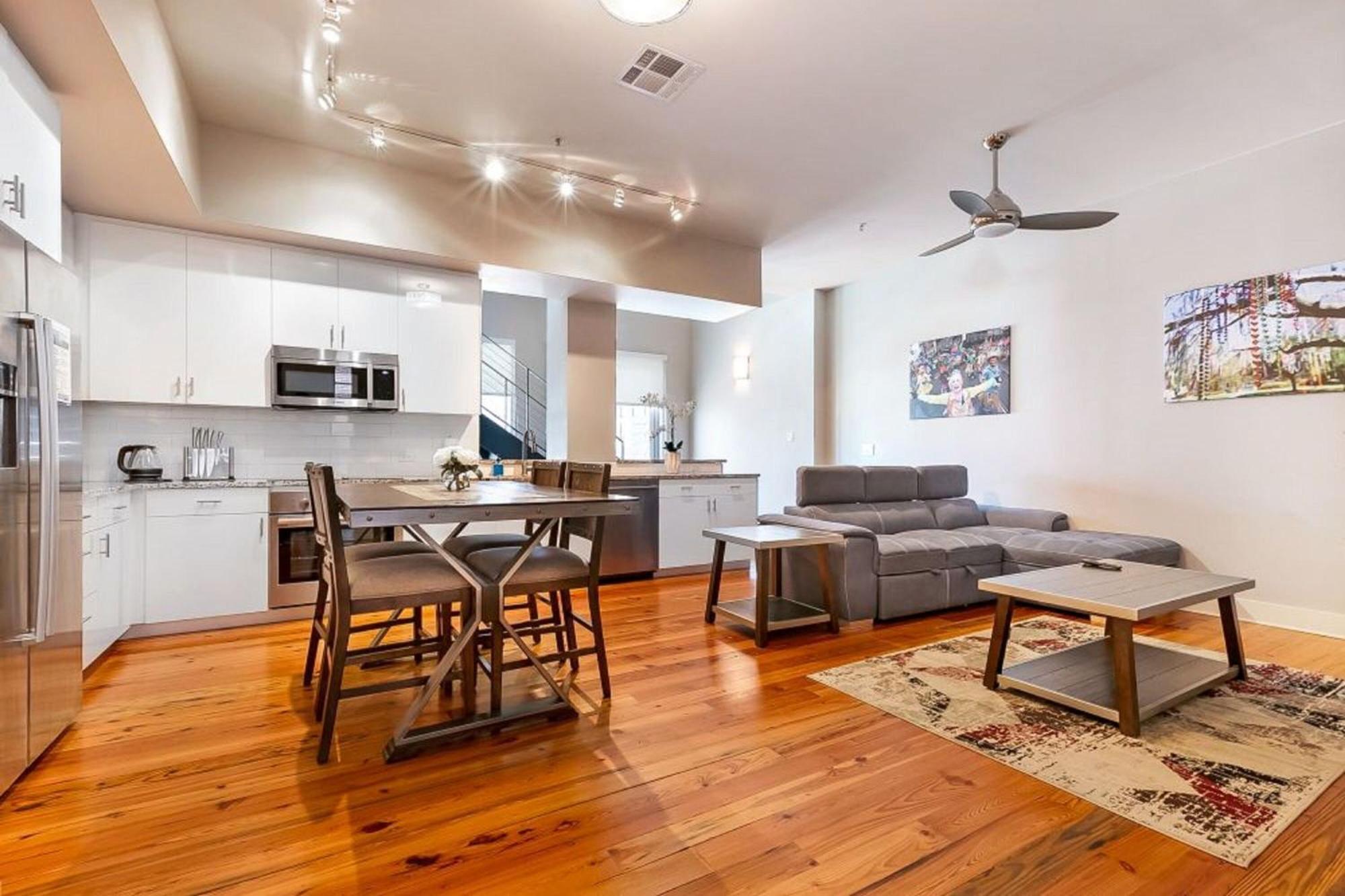 Upscale Condos And Penthouses Close To Canal And Bourbon St New Orleans Esterno foto