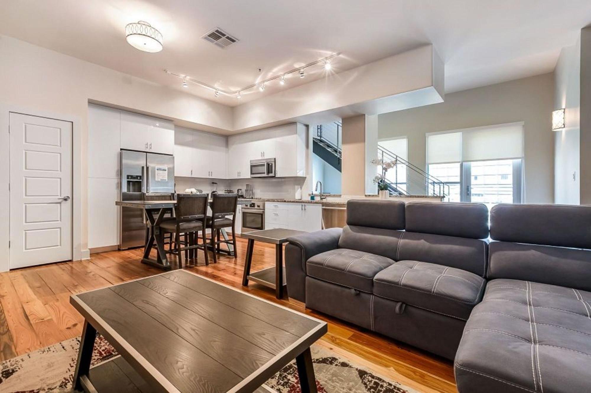 Upscale Condos And Penthouses Close To Canal And Bourbon St New Orleans Esterno foto