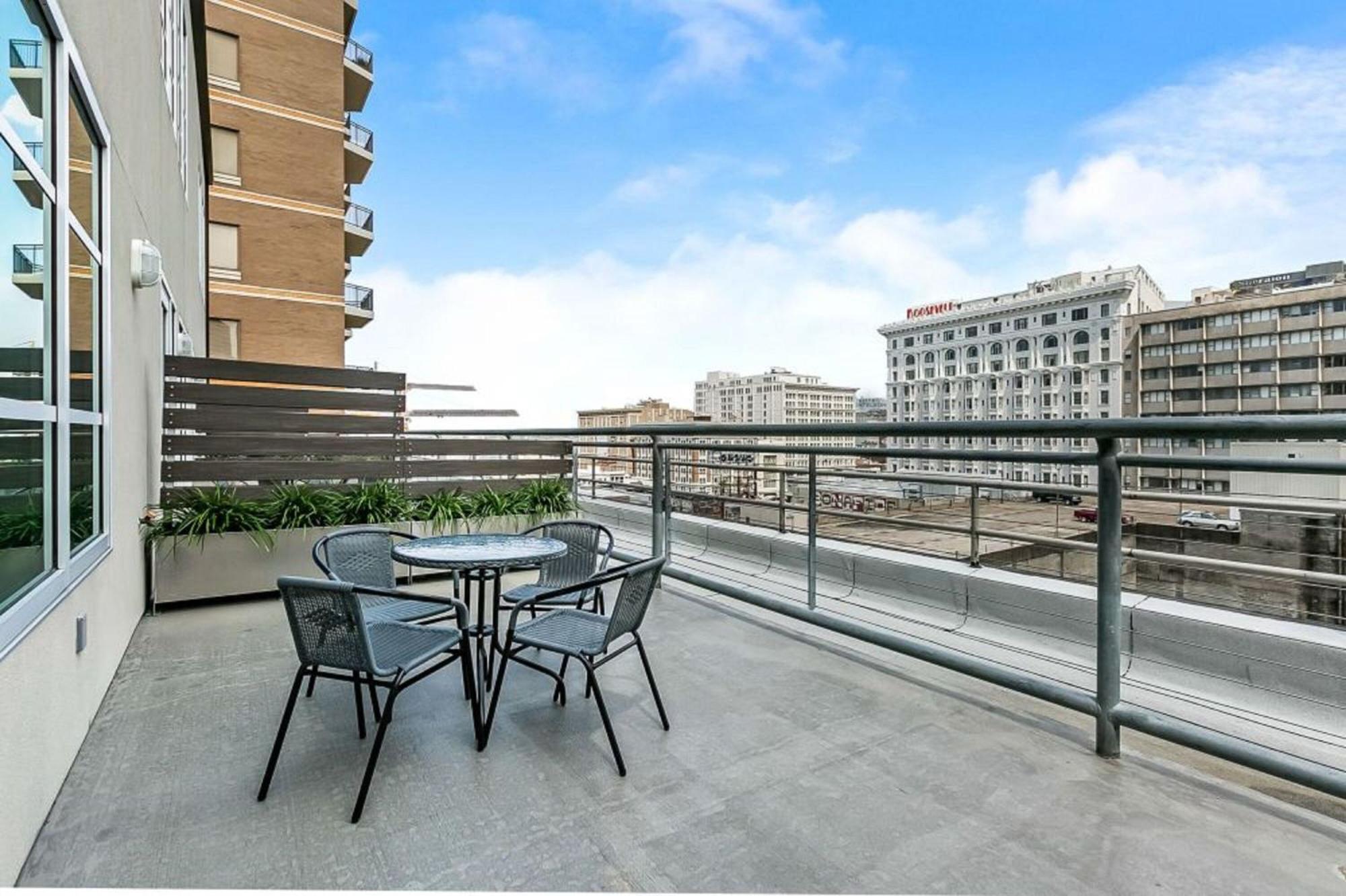 Upscale Condos And Penthouses Close To Canal And Bourbon St New Orleans Esterno foto