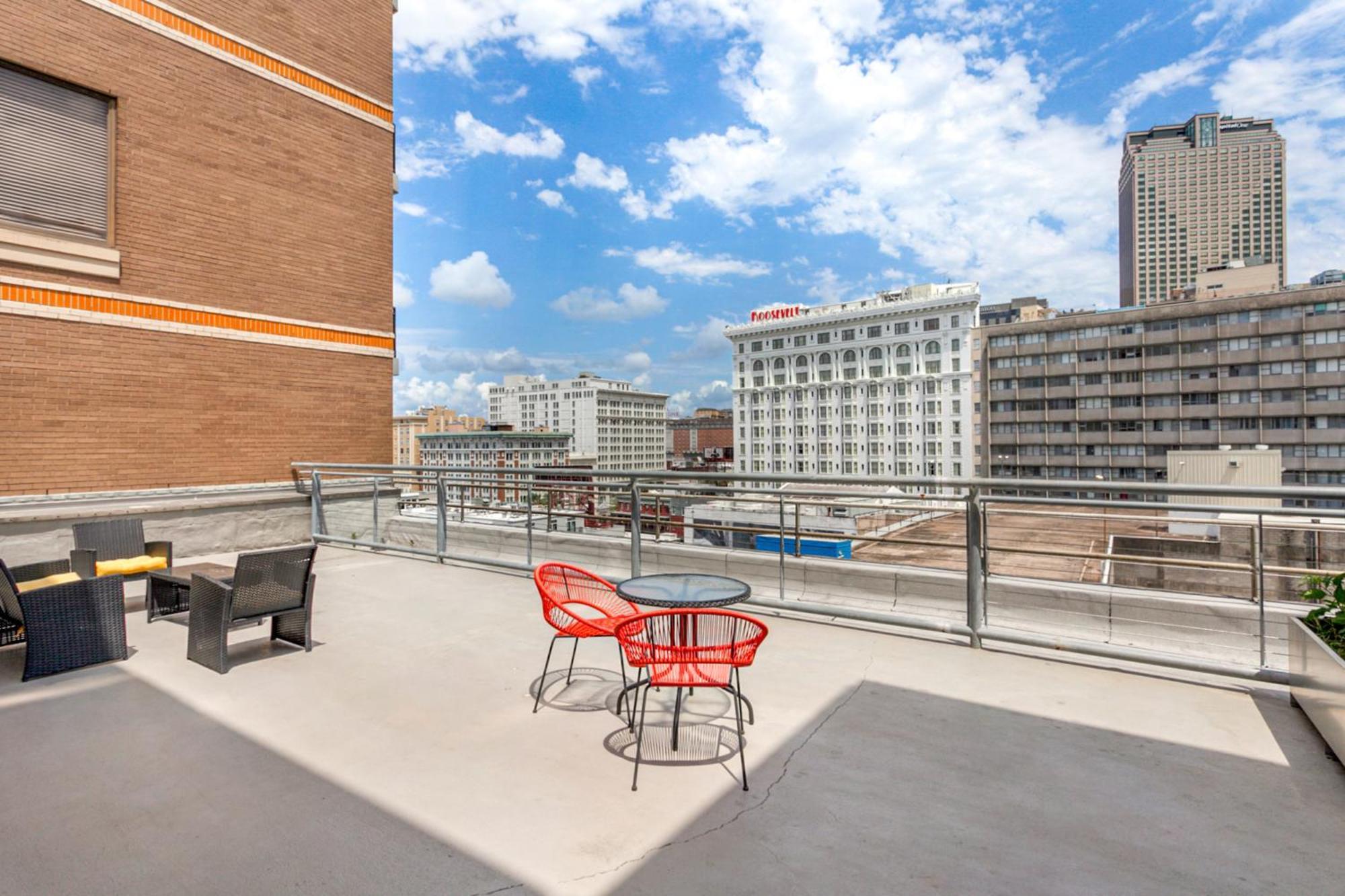 Upscale Condos And Penthouses Close To Canal And Bourbon St New Orleans Esterno foto